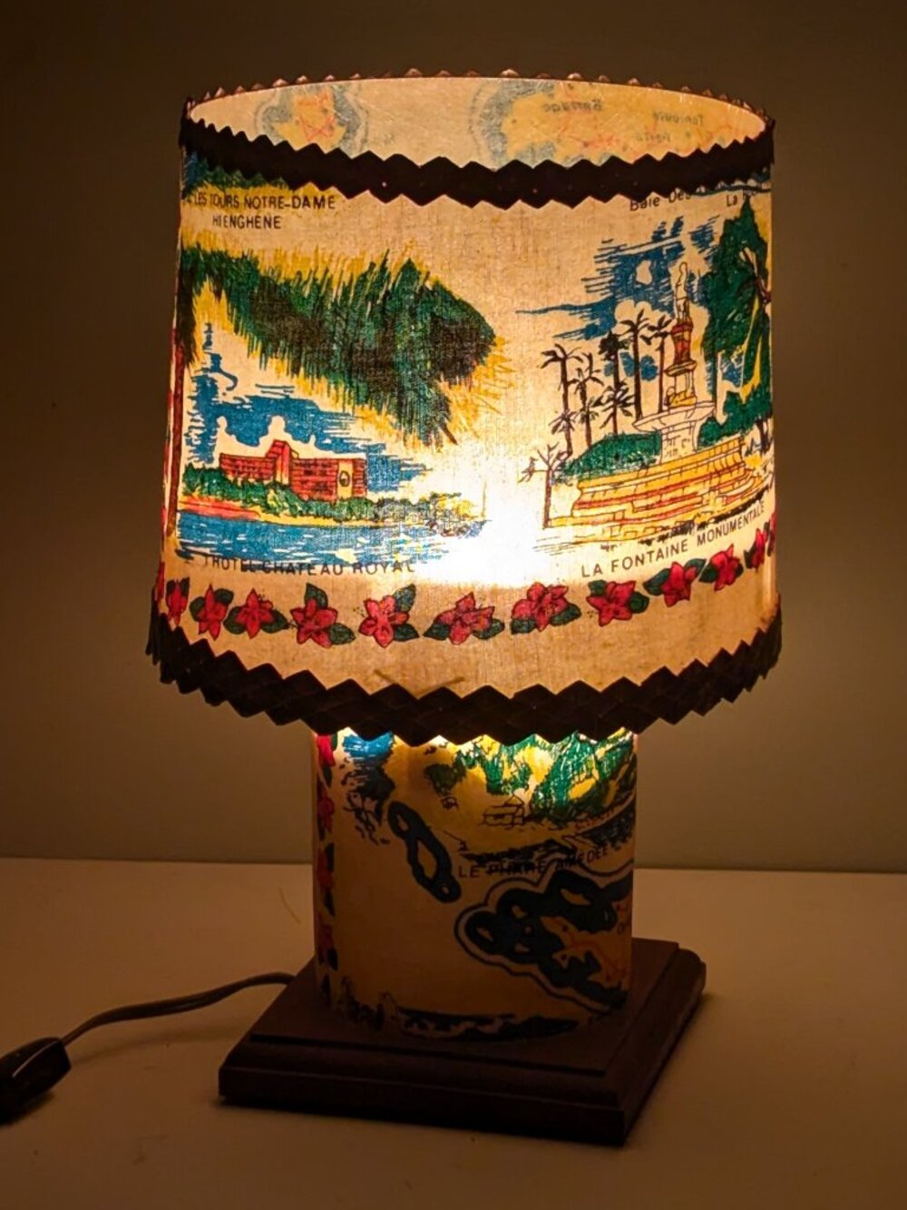 Vintage New Caledonia Accent Lamp, MCM South Pacific Tourist Souvenir